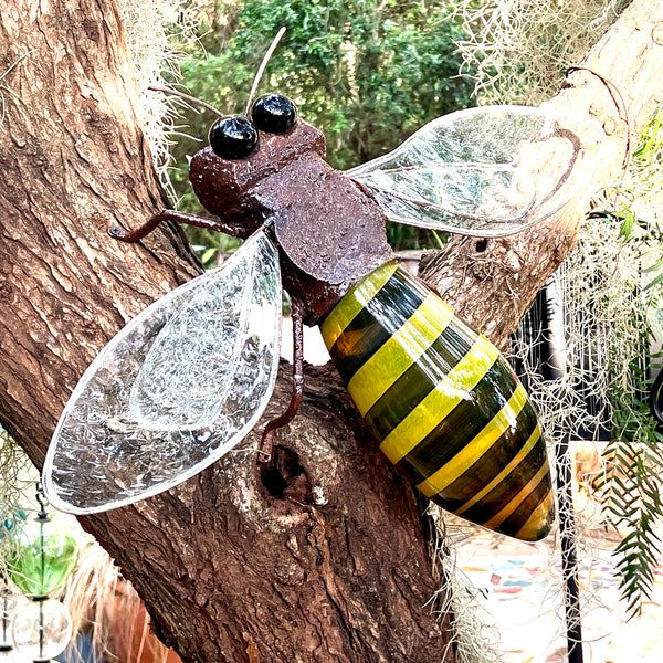 Blown glass - sculpture 'Bee Nice' by Anselm