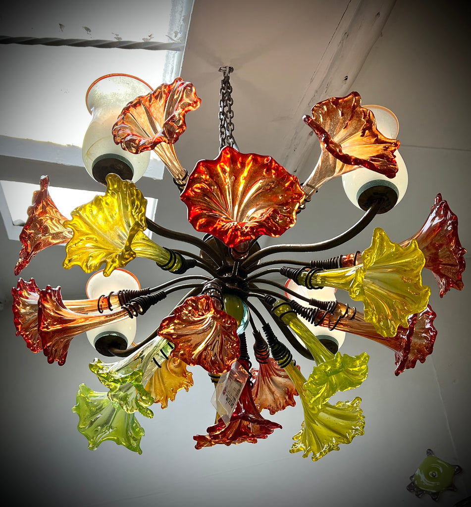 Chandelier 'Kitengela Classic' 80cm dia, 4 red rim light cups, 16 red & yellow flowers